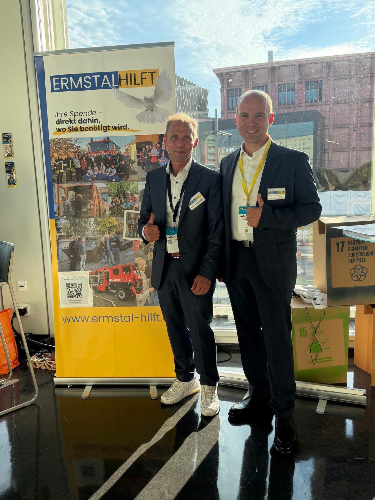 Simon Nowotni und Martin Salzer am ERMSTALHILFT-Informationsstand