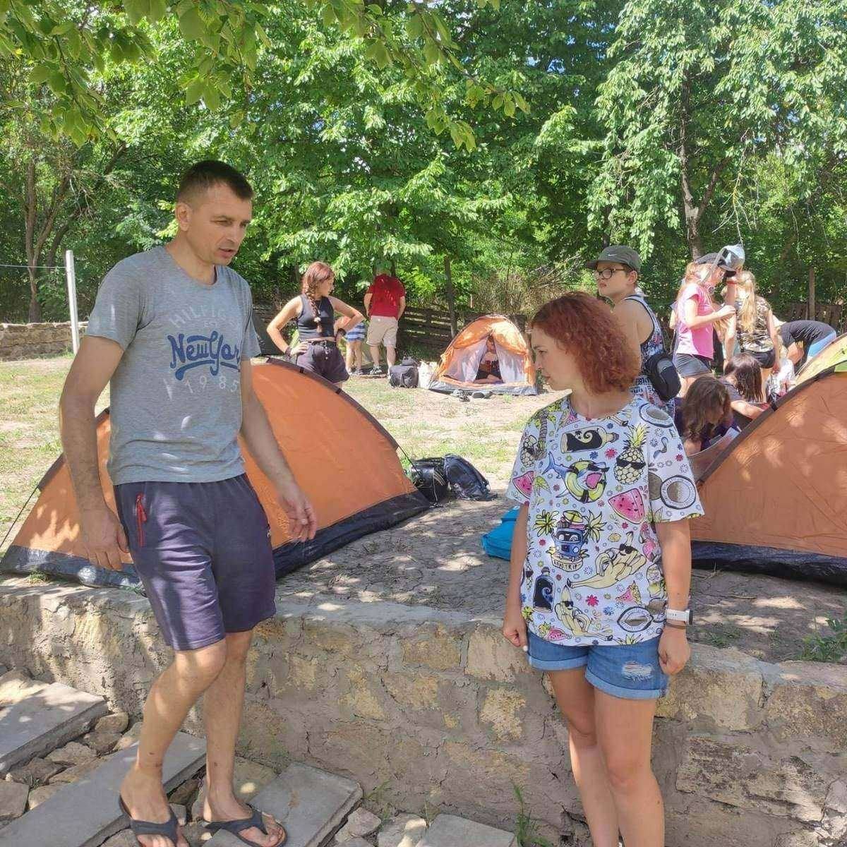 Kinder und Zelte im Sommercamp Tarutino 2023