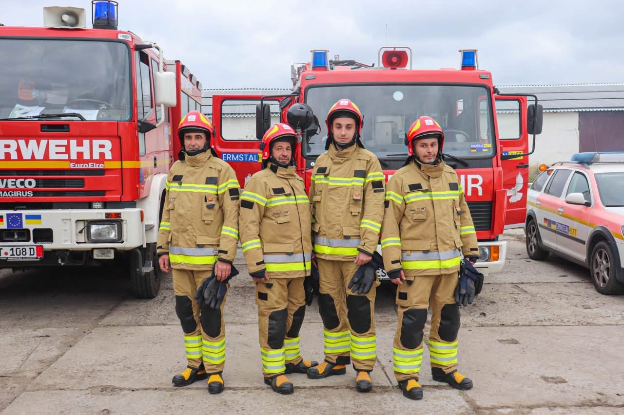 Feuerwehrfahrzeuge und Partner während der Herbsttour 2025